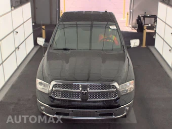 2019 Ram 1500 Classic SLT Crew Cab Medium Bed - miniatura 2