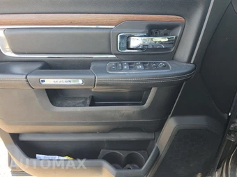 2019 Ram 1500 Classic SLT Crew Cab Medium Bed - miniatura 9
