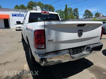 2019 Ram 1500 Classic SLT Crew Cab Medium Bed - miniatura 2