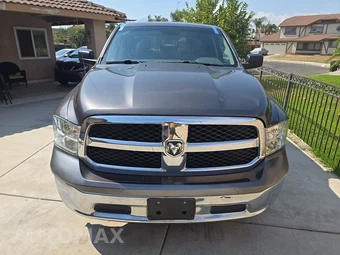 2019 Ram 1500 Classic SLT Crew Cab Medium Bed - miniatura 2