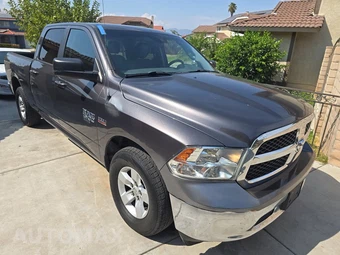 2019 Ram 1500 Classic SLT Crew Cab Medium Bed - miniatura 3