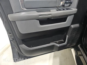 2019 Ram 1500 Classic SLT Crew Cab Medium Bed – miniatura 9