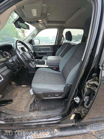 2019 Ram 1500 Classic SLT Crew Cab Short Bed - miniatura 3