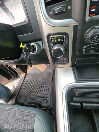 2019 Ram 1500 Classic SLT Crew Cab Short Bed – miniatura 8