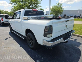 2019 Ram 1500 Classic SLT Crew Cab Short Bed - miniatura 2