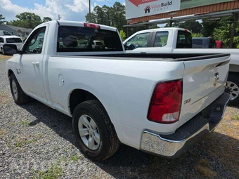 2019 Ram 1500 Classic SLT Regular Cab Medium Bed – miniatura 2