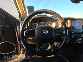 2019 Ram 1500 Laramie Crew Cab Medium Bed - miniatura 10