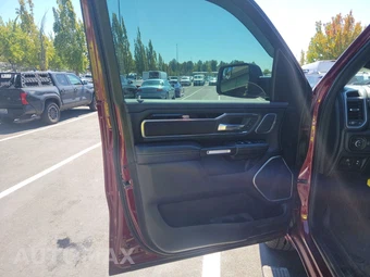 2019 Ram 1500 Laramie Crew Cab Medium Bed - miniatura 9