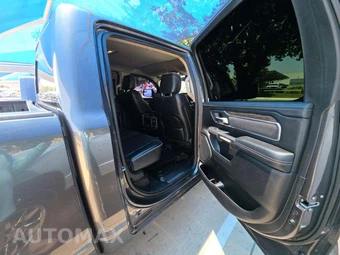2019 Ram 1500 Laramie Crew Cab Short Bed - miniatura 16