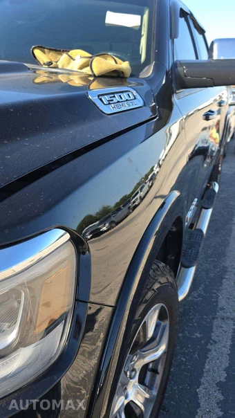 2019 Ram 1500 Laramie Crew Cab Short Bed - miniatura 21