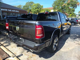 2019 Ram 1500 Laramie Crew Cab Short Bed - miniatura 3