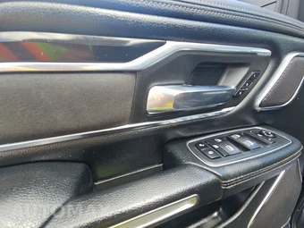 2019 Ram 1500 Laramie Crew Cab Short Bed - miniatura 15