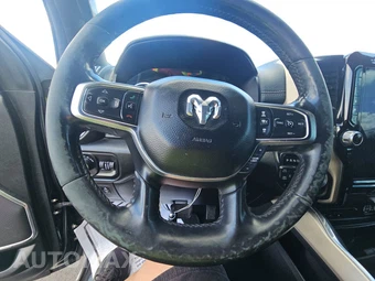 2019 Ram 1500 Laramie Crew Cab Short Bed - miniatura 16