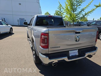 2019 Ram 1500 Laramie Crew Cab Short Bed - miniatura 2