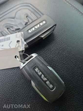 2019 Ram 1500 Laramie Crew Cab Short Bed - miniatura 5