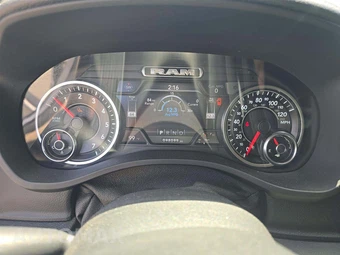 2019 Ram 1500 Laramie Crew Cab Short Bed - miniatura 9