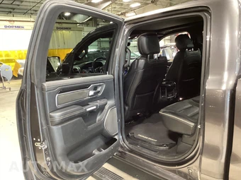 2019 Ram 1500 Laramie Crew Cab Short Bed - miniatura 10