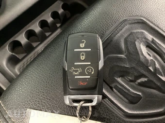 2019 Ram 1500 Laramie Crew Cab Short Bed - miniatura 17