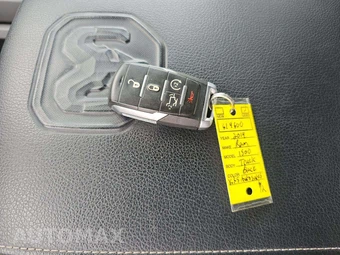 2019 Ram 1500 Laramie Crew Cab Short Bed - miniatura 8