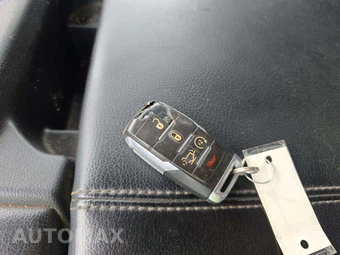 2019 Ram 1500 Laramie Crew Cab Short Bed - miniatura 8