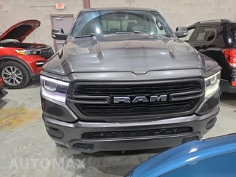 2019 Ram 1500 Laramie Crew Cab Short Bed - miniatura 2