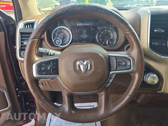 2019 Ram 1500 Laramie Crew Cab Short Bed - miniatura 10