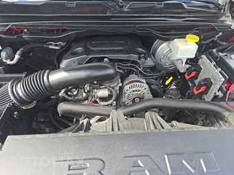2019 Ram 1500 Laramie Crew Cab Short Bed - miniatura 15