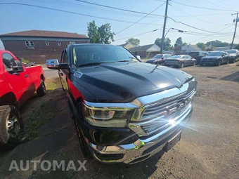 2019 Ram 1500 Laramie Crew Cab Short Bed – miniatura 4