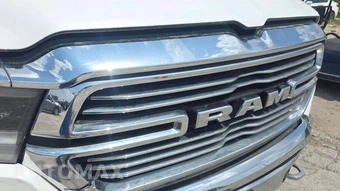 2019 Ram 1500 Laramie Crew Cab Short Bed - miniatura 37