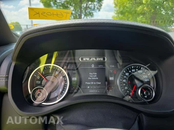 2019 Ram 1500 Laramie Crew Cab Short Bed - miniatura 9