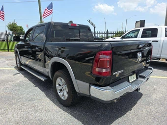 2019 Ram 1500 Laramie Crew Cab Short Bed - miniatura 2