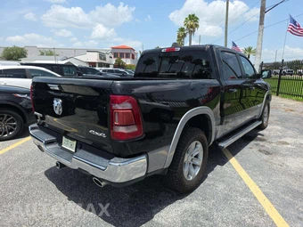 2019 Ram 1500 Laramie Crew Cab Short Bed - miniatura 3