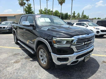 2019 Ram 1500 Laramie Crew Cab Short Bed - miniatura 4