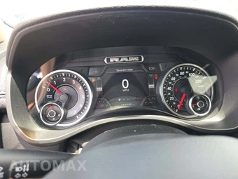 2019 Ram 1500 Laramie Crew Cab Short Bed - miniatura 9