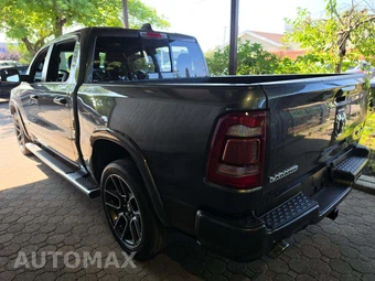 2019 Ram 1500 Laramie Crew Cab Short Bed - miniatura 2