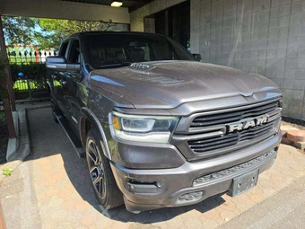 2019 Ram 1500 Laramie Crew Cab Short Bed - miniatura 4