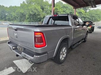 2019 Ram 1500 Laramie Crew Cab Short Bed - miniatura 2