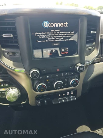 2019 Ram 1500 Laramie Crew Cab Short Bed - miniatura 11