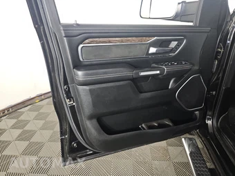 2019 Ram 1500 Laramie Crew Cab Short Bed – miniatura 9