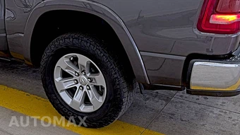 2019 Ram 1500 Laramie Crew Cab Short Bed - miniatura 10