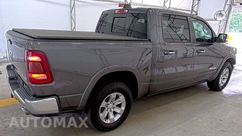2019 Ram 1500 Laramie Crew Cab Short Bed - miniatura 4