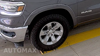 2019 Ram 1500 Laramie Crew Cab Short Bed - miniatura 7