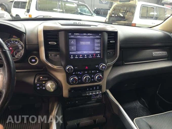 2019 Ram 1500 Laramie Crew Cab Short Bed - miniatura 10