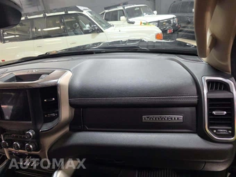2019 Ram 1500 Laramie Crew Cab Short Bed - miniatura 19