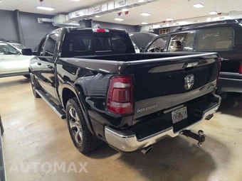 2019 Ram 1500 Laramie Crew Cab Short Bed - miniatura 2