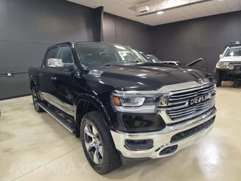 2019 Ram 1500 Laramie Crew Cab Short Bed - miniatura 4