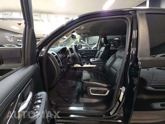 2019 Ram 1500 Laramie Crew Cab Short Bed - miniatura 6