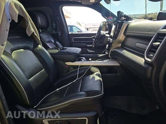 2019 Ram 1500 Laramie Crew Cab Short Bed - miniatura 18