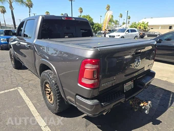 2019 Ram 1500 Laramie Crew Cab Short Bed - miniatura 2