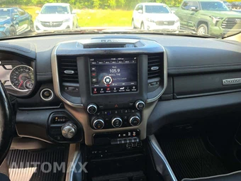 2019 Ram 1500 Laramie Extended Cab Medium Bed - miniatura 10